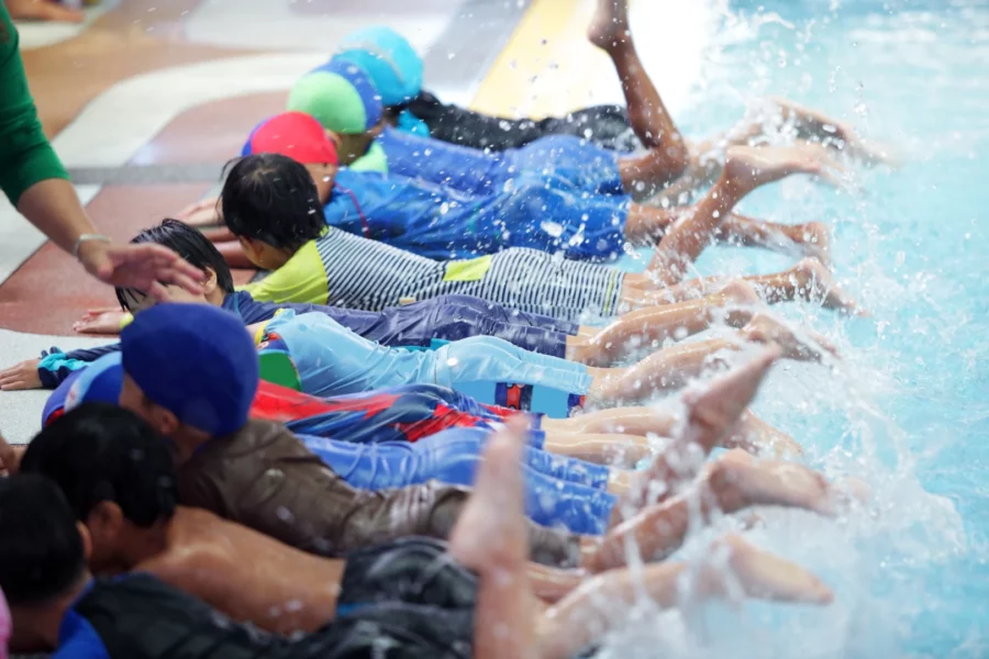 photo-enfants-a-la-piscine