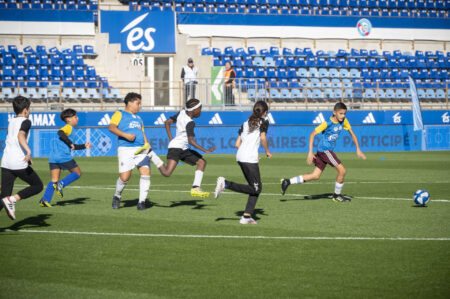 enfants-qui-jouent-au-foot